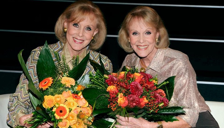 “La notte è piccola per noi”.   Un mese fa l’addio delle gemelle Kessler